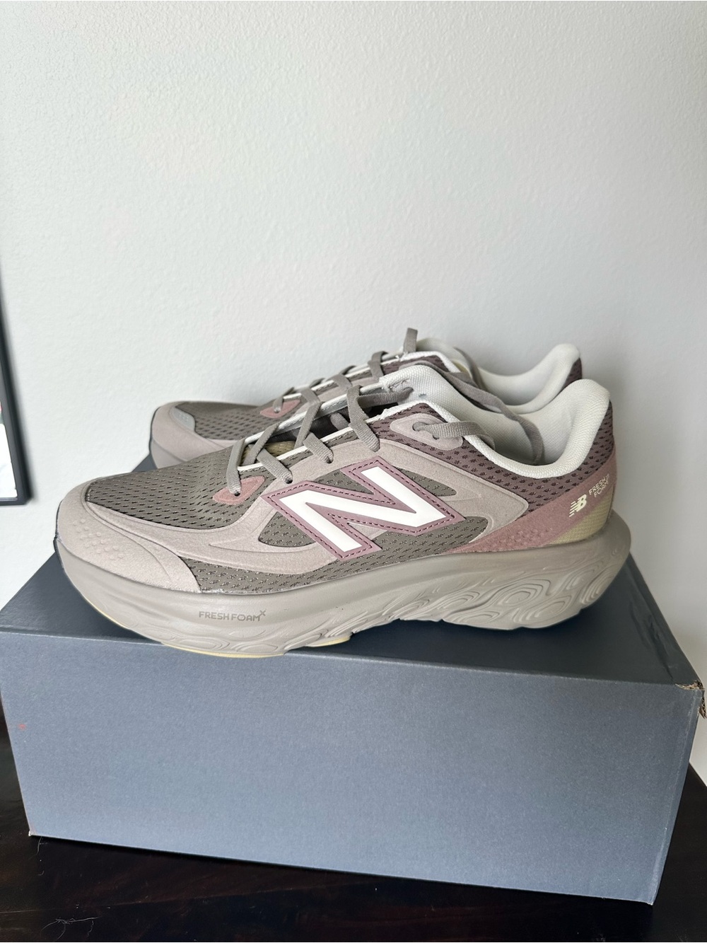 New Balance Unisex Fresh Foam X Running UTRNAC Beige Neutral Women’s size 9 - Picture 4 of 6